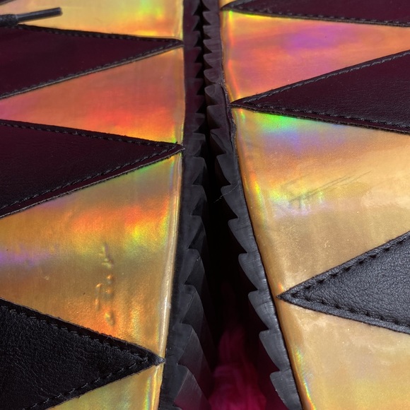 Y Ru Qozmo Politan gold holographic embroidered alien 4” platforms EU 41 US 10 - Picture 8 of 14